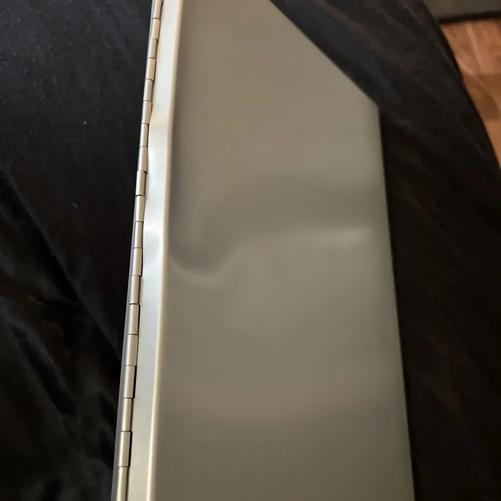 Saunders item holder